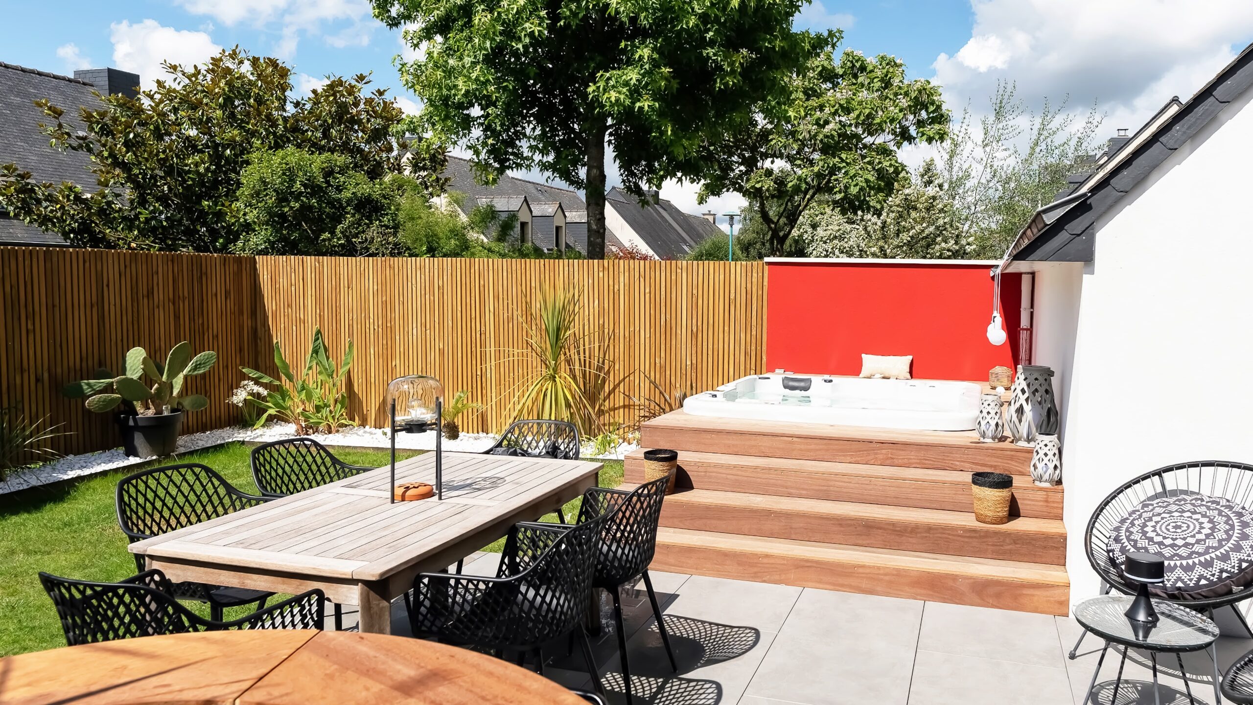 Aménagement de terrasse bois avec cloture et petit jardin à Saint-Brieuc, Paysagiste FRED TOMA